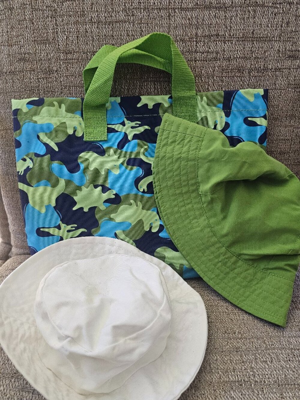 🦕🌞 Kids Dinosaur Beach Tote & Sun Hat Set – 3-Piece Bundle 🏖️💚NWOT